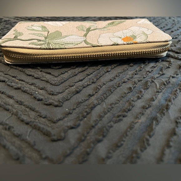 NWOT—Long Zippered Wallet with Floral Design - Picture 2 of 7